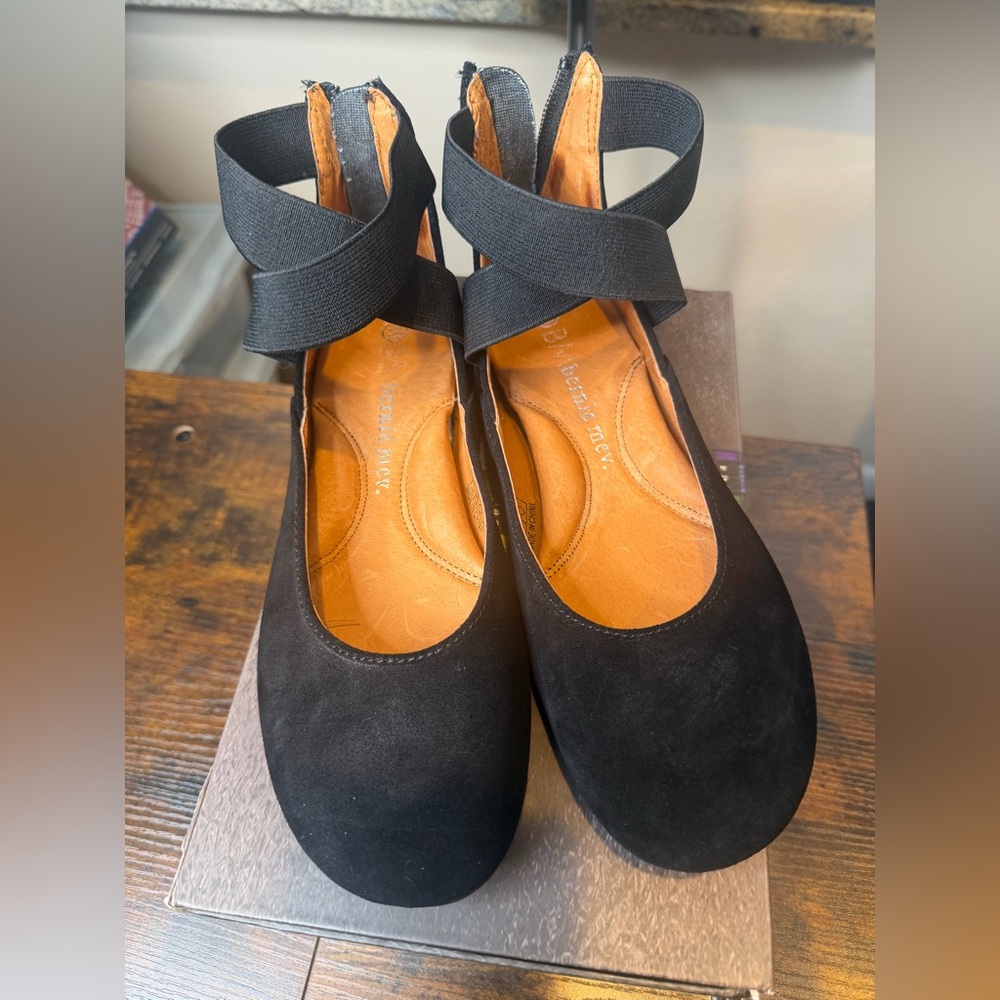 Bernie Mev Women's Black Monica Suede Ballet Flat Size 39/ US Size 8